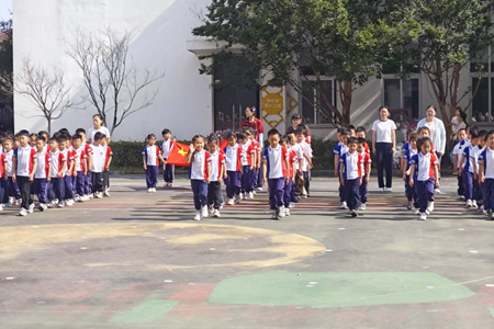 童心悦动趣无限 亲子同乐迎盛会　——记南沙幼儿园亲子趣味运动会